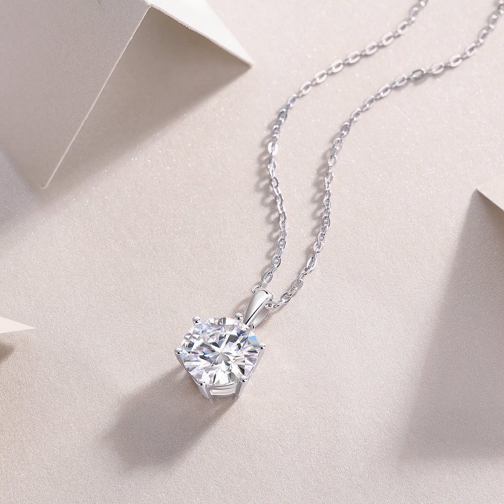 Fashion Luxury Diamond Pendant Necklace Inlaid With Moissanite Silver