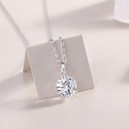 Fashion Luxury Diamond Pendant Necklace Inlaid With Moissanite Silver